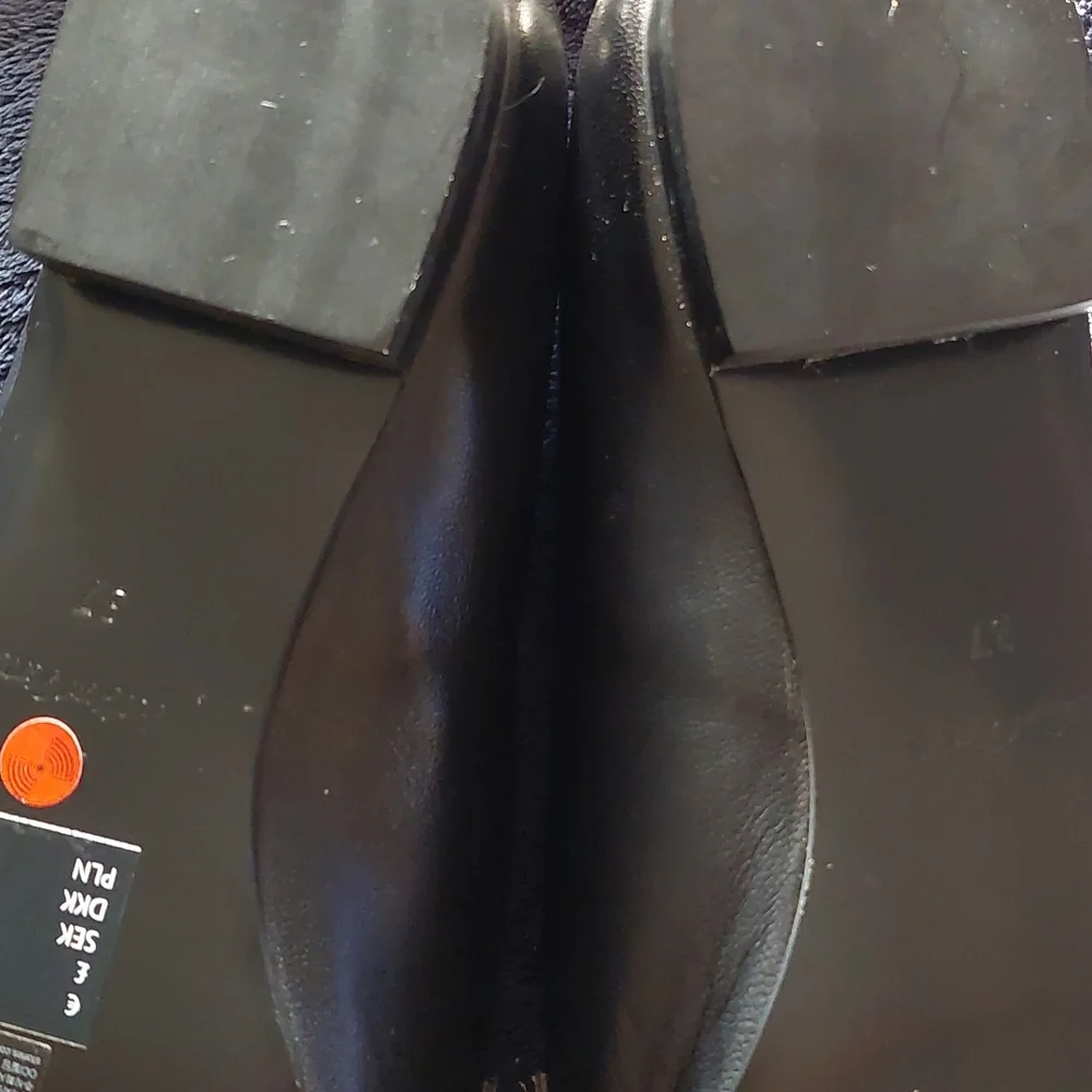 Black Leather Horsebit Loafers with Gold Hardware